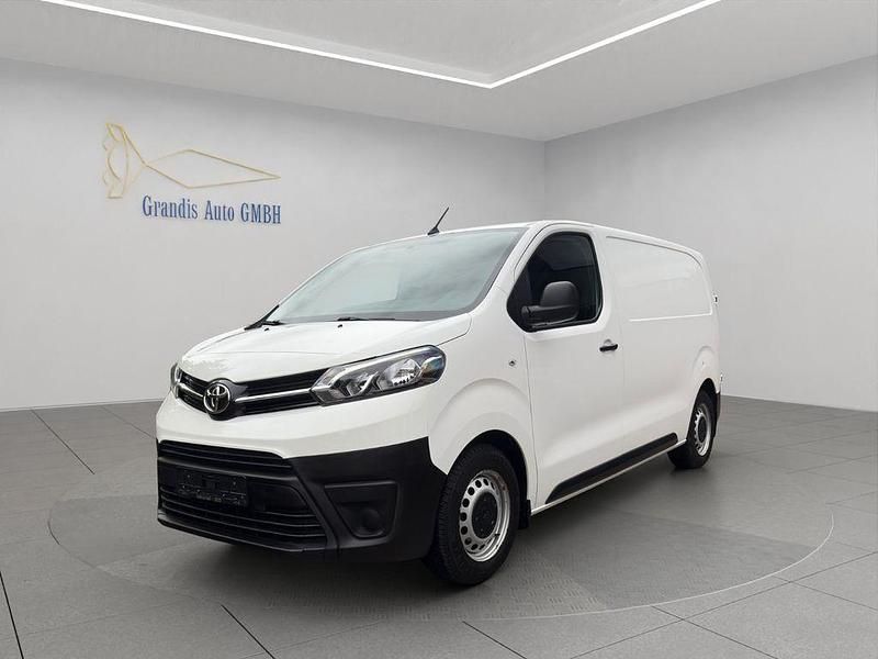 Weiß Gebraucht 2021 Toyota Proace Verso Kombi | 15.500 € - Bild 1/4