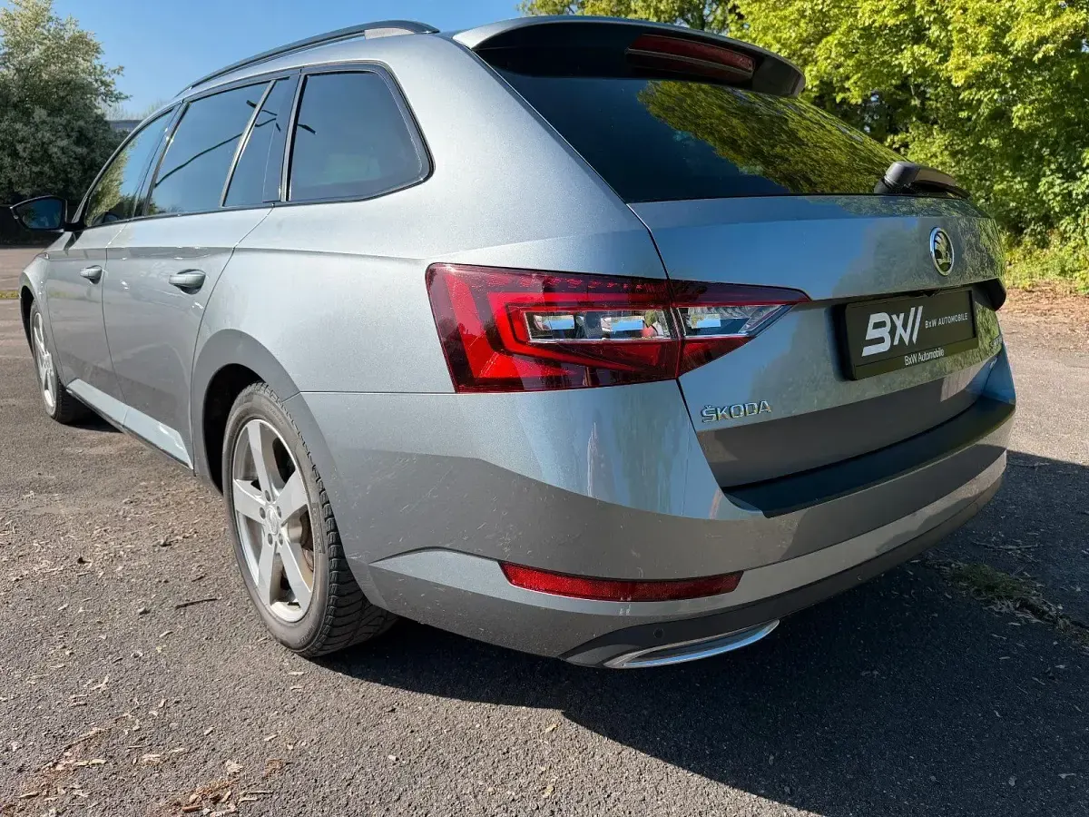 Gebraucht Skoda Superb SportLine 190 PS (139 kW) 2017 Grau Kombi
