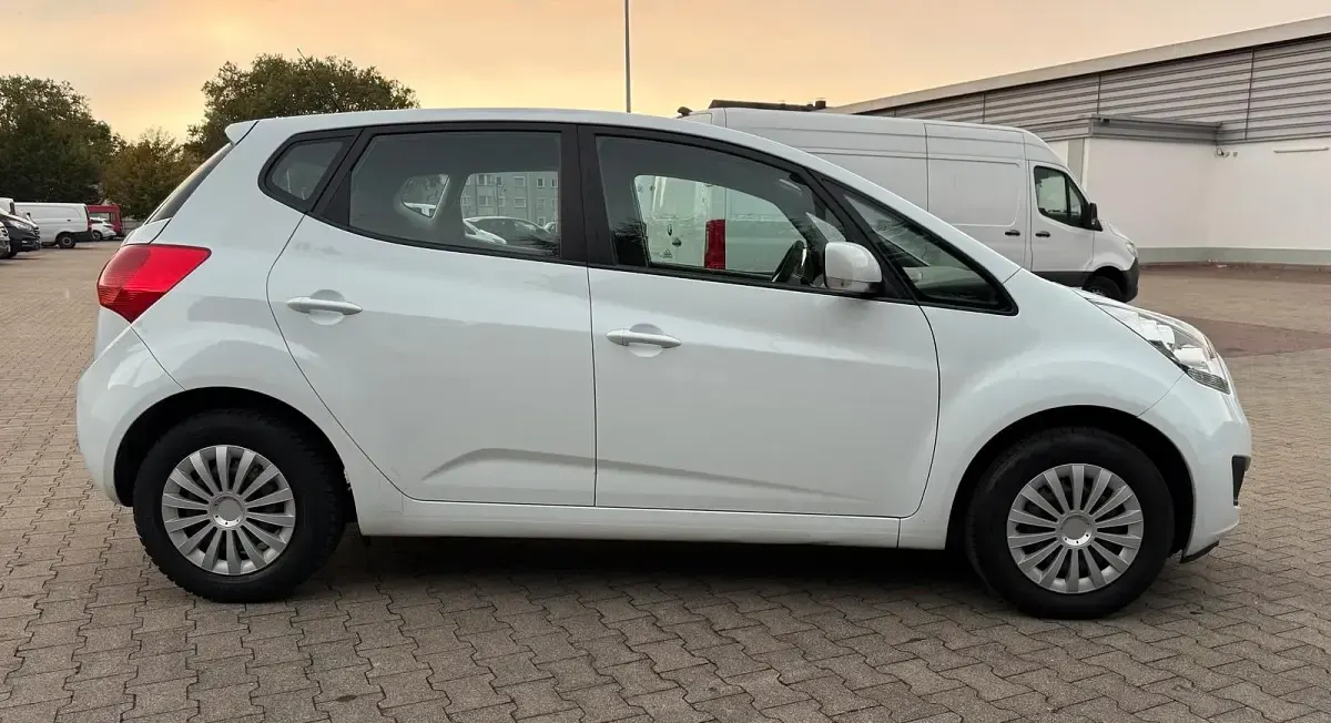 Gebraucht Kia Venga 90 PS (66 kW) 2012 Weiß Kleinwagen