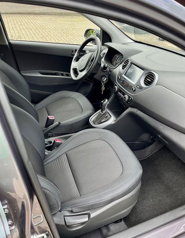 Gebraucht Hyundai i10 87 PS (63 kW) 2019 Grau Kleinwagen