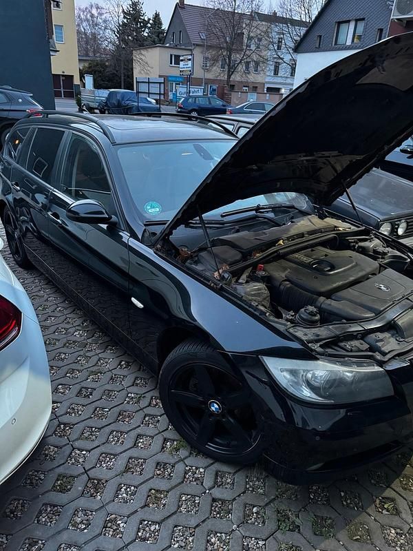 Gebraucht BMW 320 163 PS (119 kW) 2007 Schwarz Kombi