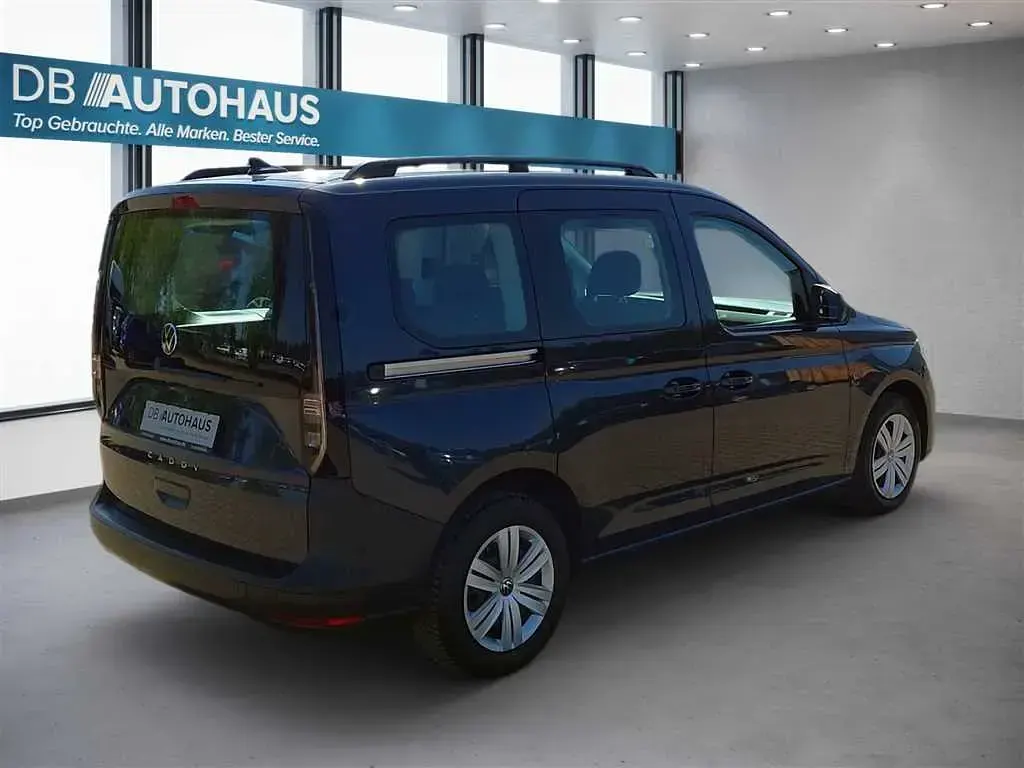 Second-hand VW Caddy 102 CP (75 kW) 2023 Albastru Monovolum
