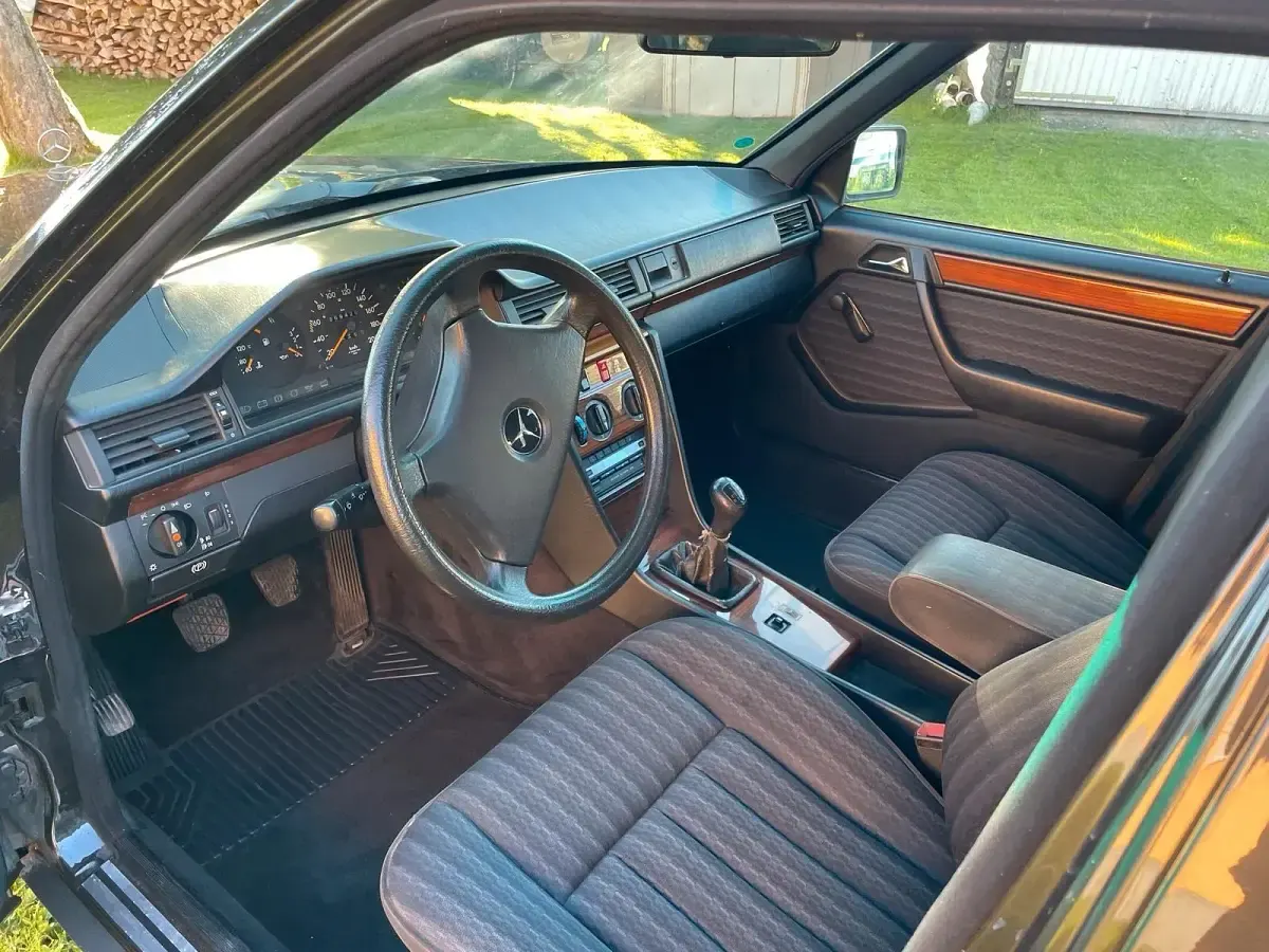 Gebraucht Mercedes E250 90 PS (66 kW) 1992 Kombi