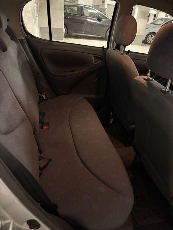 Gebraucht Toyota Yaris 86 PS (63 kW) 2002 Grau Limousine