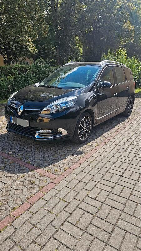Schwarz Gebraucht 2014 Renault Grand Scénic III Bose Edition Van / Kleinbus | 5.600 € (Fairer Preis) - Bild 1/4