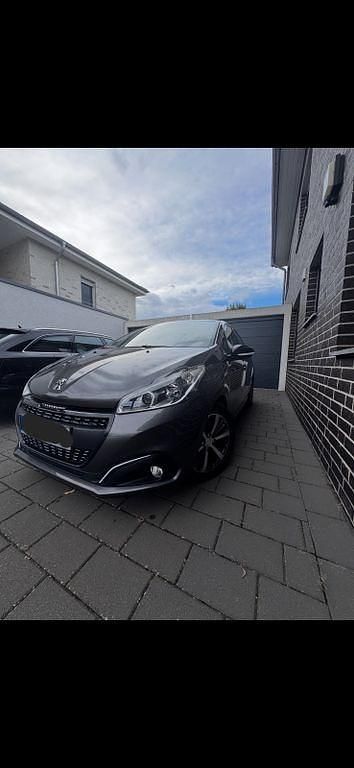 Gebraucht Peugeot 208 Active 83 PS (61 kW) 2017 Kleinwagen