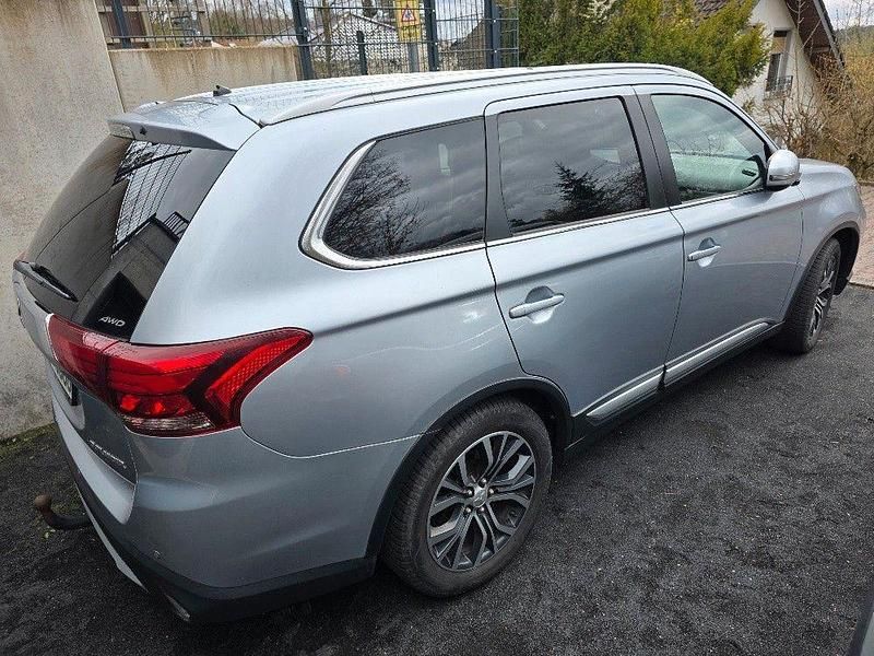 Gebraucht Mitsubishi Outlander Top 150 PS (110 kW) 2016 Silber SUV