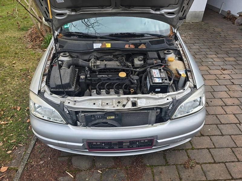 Gebraucht Opel Astra 84 PS (61 kW) 2002 Silber Limousine