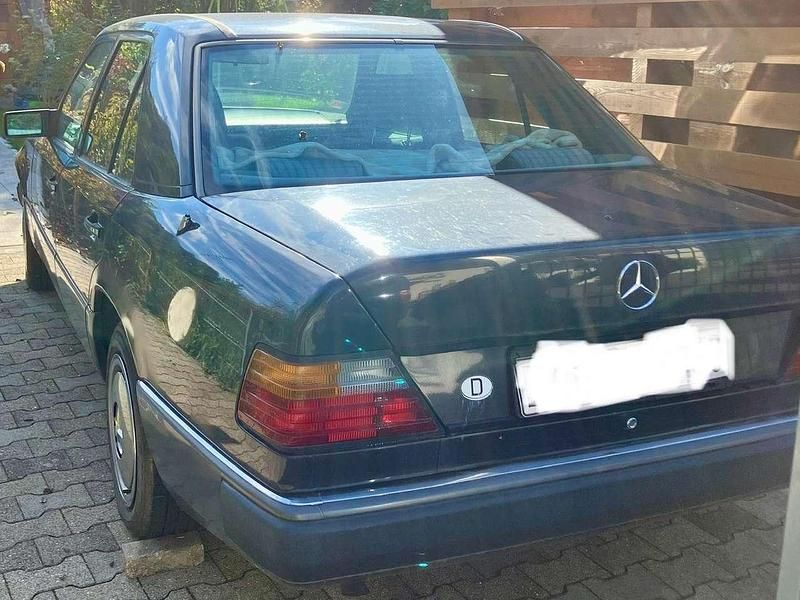 Gebraucht Mercedes 200 75 PS (55 kW) 1990 Blau Limousine