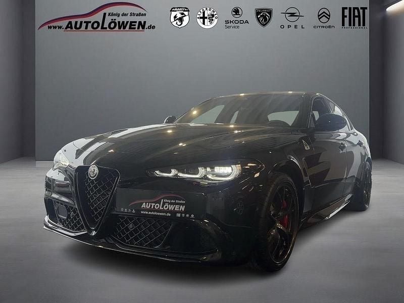 Nero vulcano, metallic Neu 2025 Alfa Romeo Giulia Quadrifoglio Limousine | 88.003 € (Superpreis) - Bild 1/4
