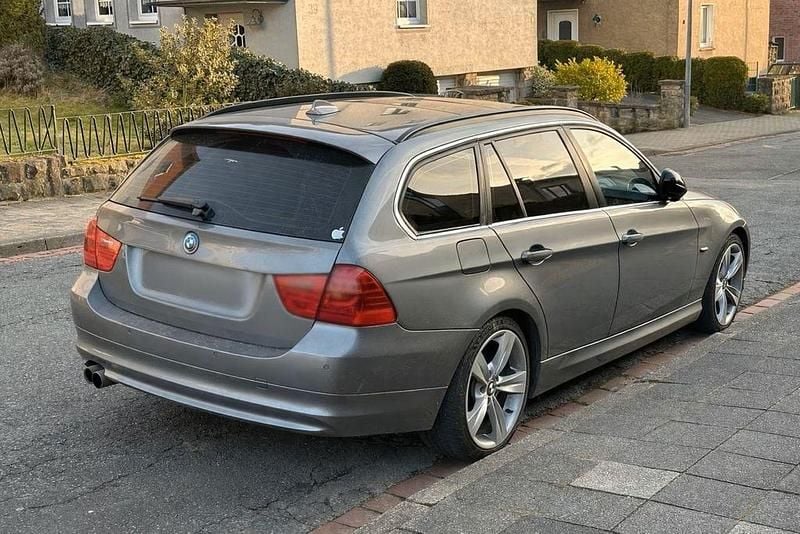 Gebraucht BMW 325 Performance 204 PS (150 kW) 2010 Grau Kombi