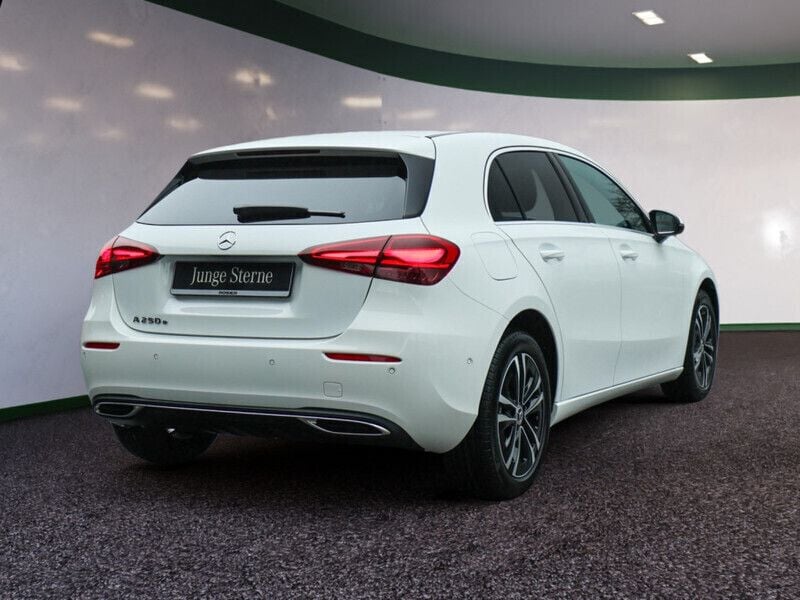 Gebraucht Mercedes A250 Advanced 164 PS (120 kW) 2024 Weiss / polarweiß Limousine