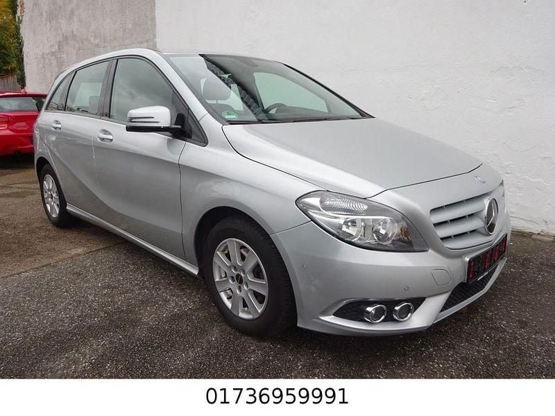 Gebraucht Mercedes B180 122 PS (89 kW) 2012 Silber Van / Kleinbus