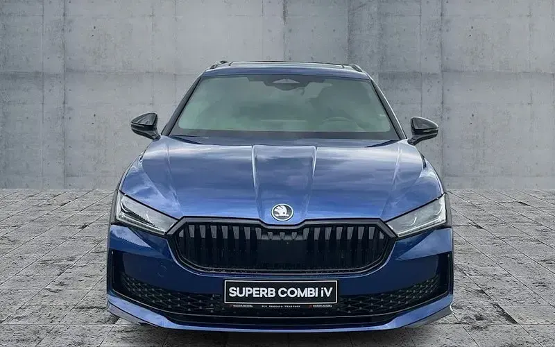 Neu Skoda Superb SportLine 204 PS (150 kW) 2026 Blau Kombi