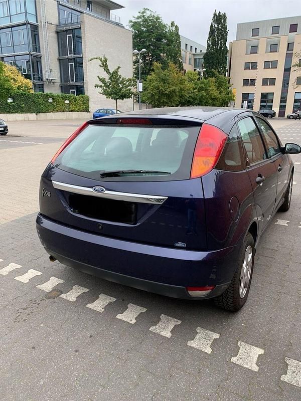Gebraucht Ford Focus Ghia 116 PS (85 kW) 2001 Blau Limousine