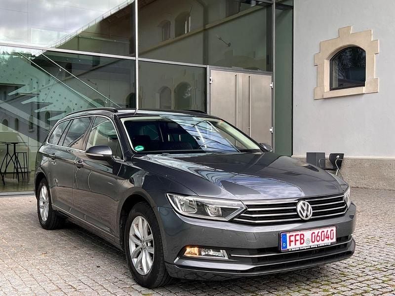 Grau Gebraucht 2016 VW Passat Kombi | 12.800 € (Guter Preis) - Bild 1/4