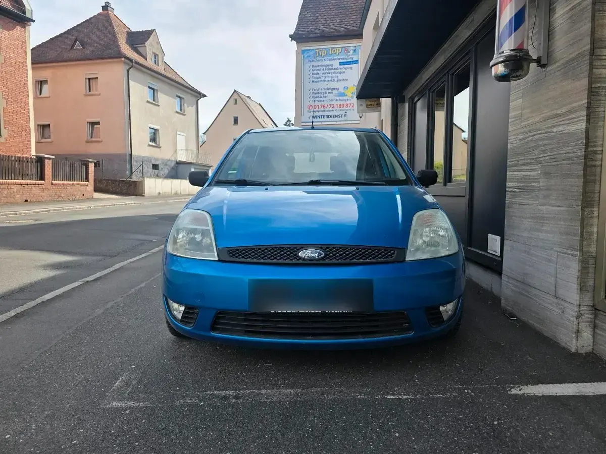 Gebraucht Ford Fiesta 70 PS (51 kW) 2004 Blau Kleinwagen