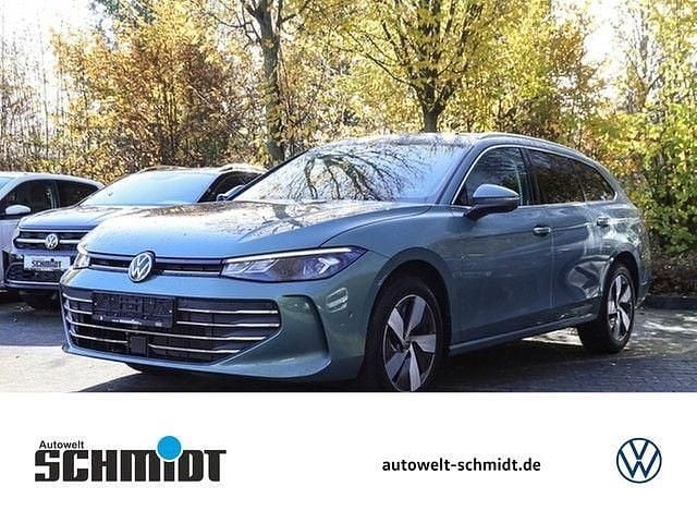 Maripositgrün metallic Gebraucht 2025 VW Passat Business Kombi | 34.485 € (Superpreis) - Bild 1/4