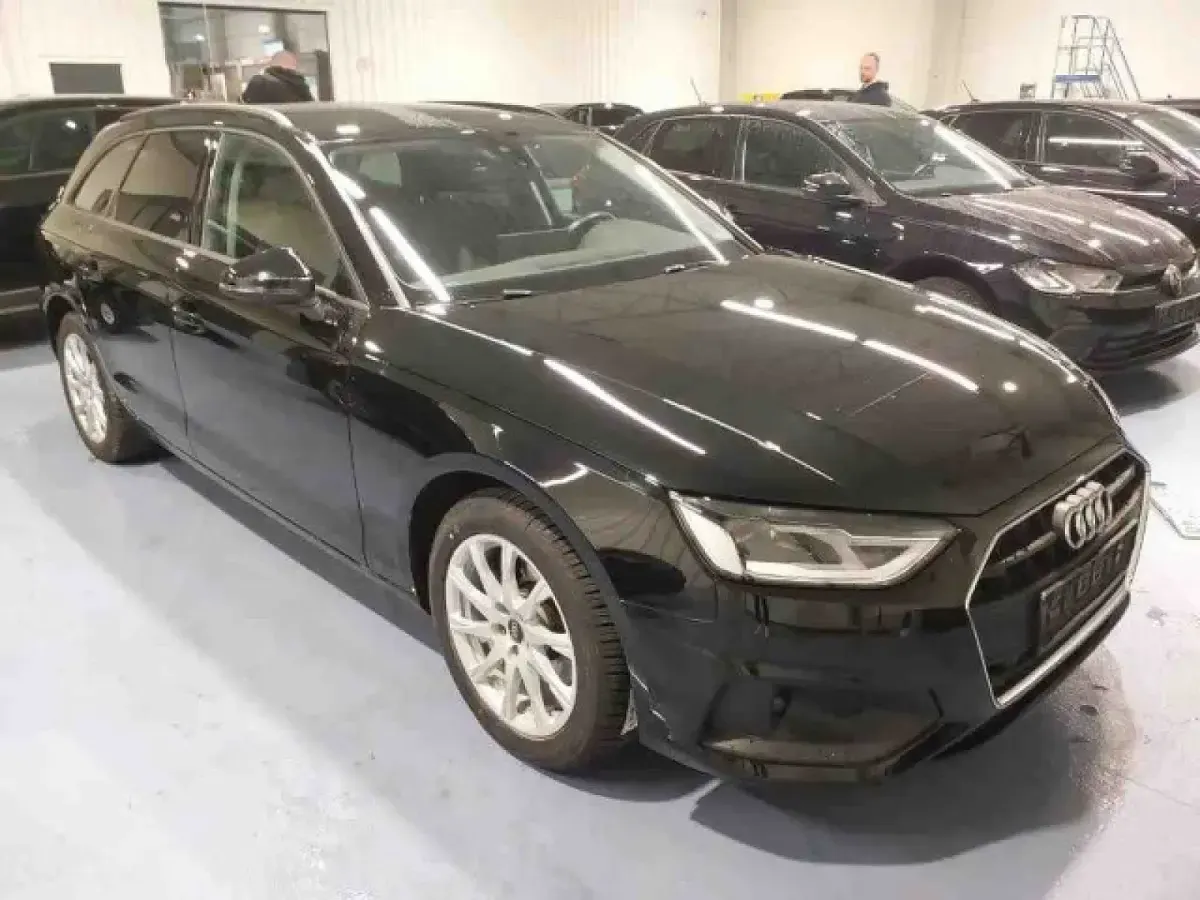 Gebraucht Audi A4 Advanced 150 PS (110 kW) 2022 Mythosschwarz metallic Kombi