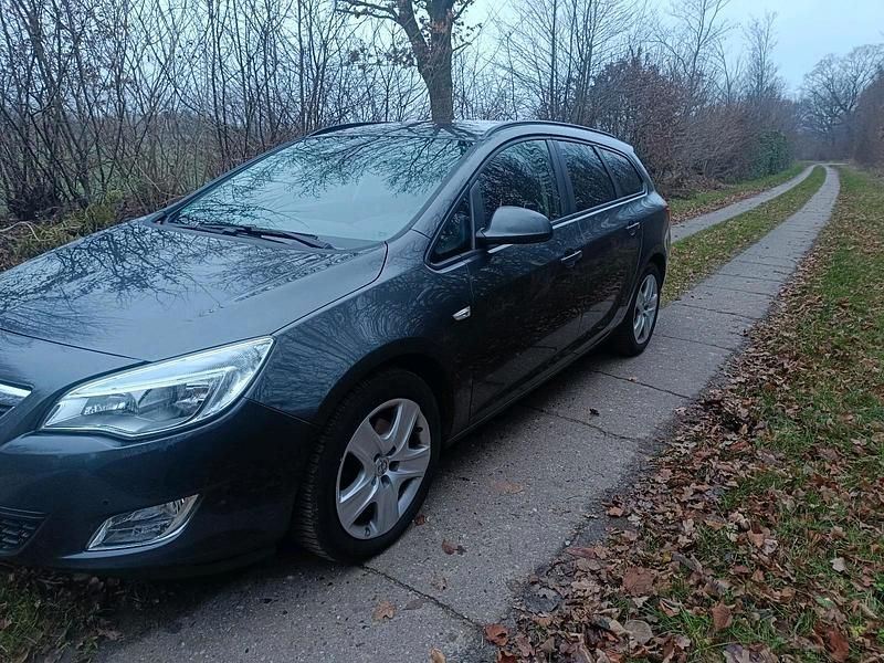 Grau Gebraucht 2012 Opel Astra Kombi | 4.000 € - Bild 1/4