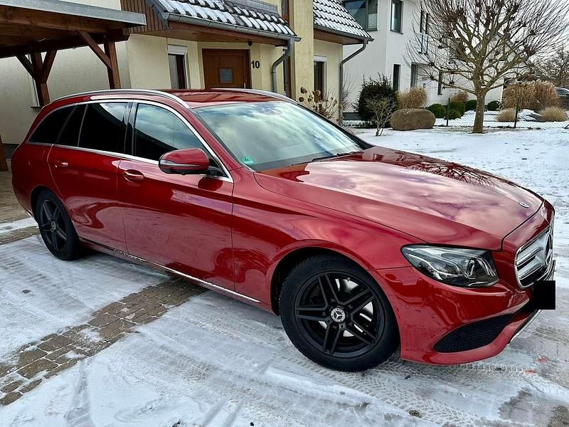 Gebraucht Mercedes E200 184 PS (135 kW) 2017 Rot Kombi