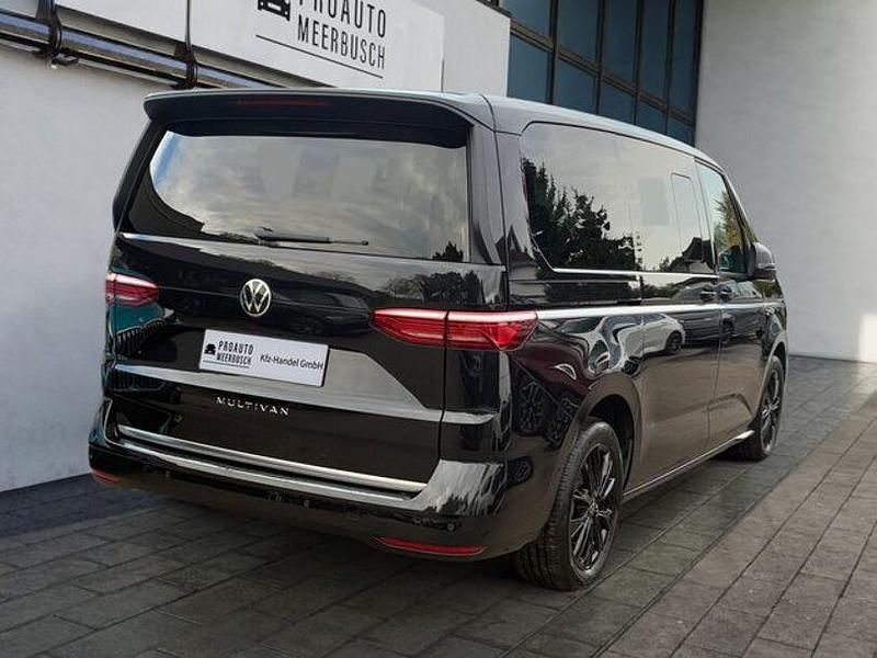 Gebraucht VW Multivan Style 150 PS (110 kW) 2024 Deep black perleffekt Van