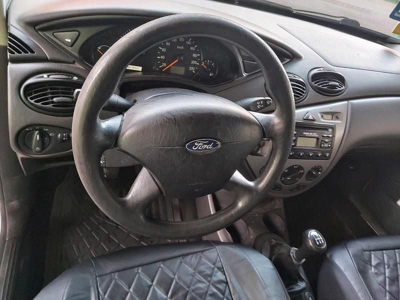 Second-hand Ford Focus 110 CP (80 kW) 2004 Argintiu Hatchback