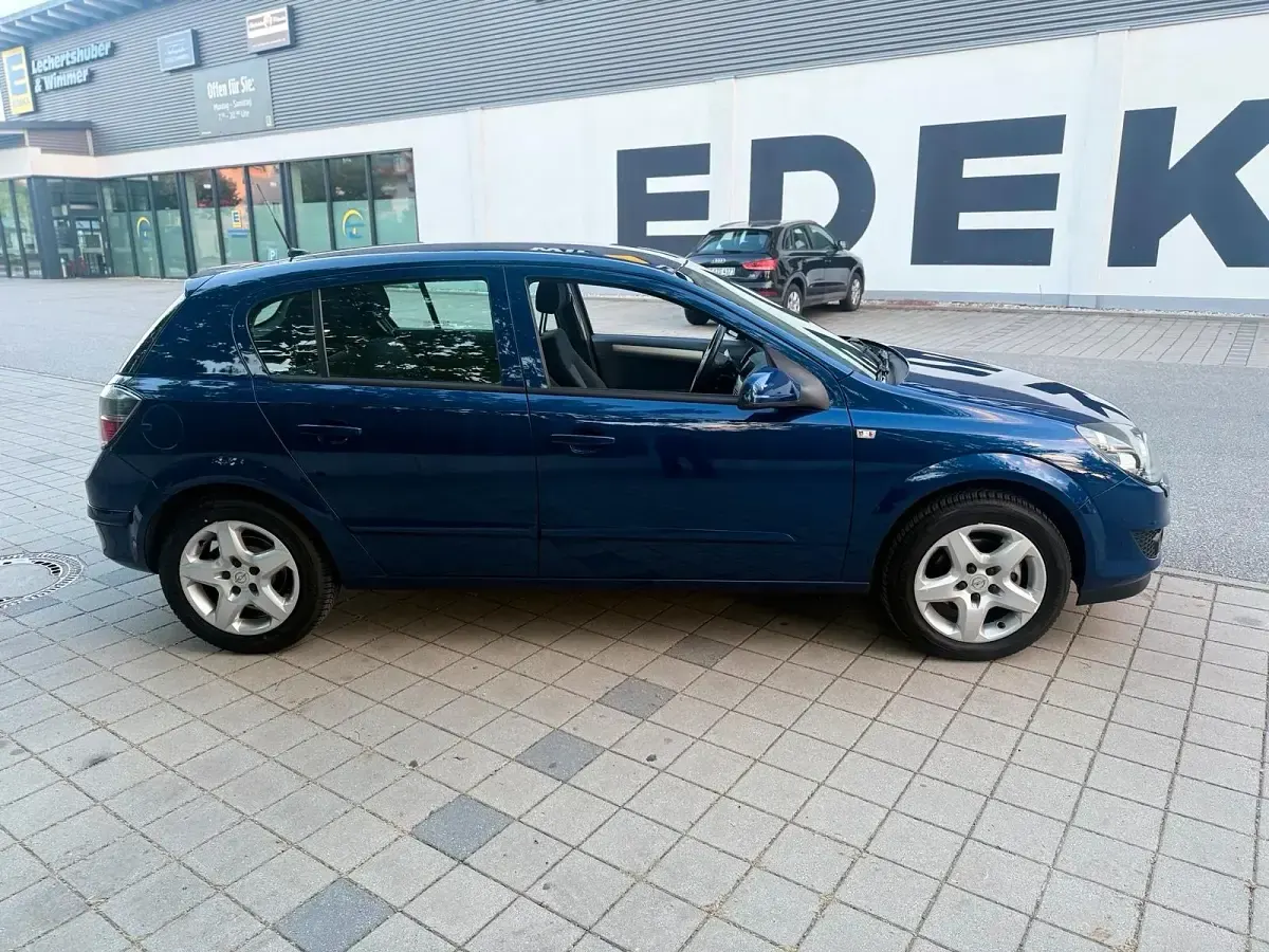 Gebraucht Opel Astra 140 PS (102 kW) 2008 Blau Kleinwagen