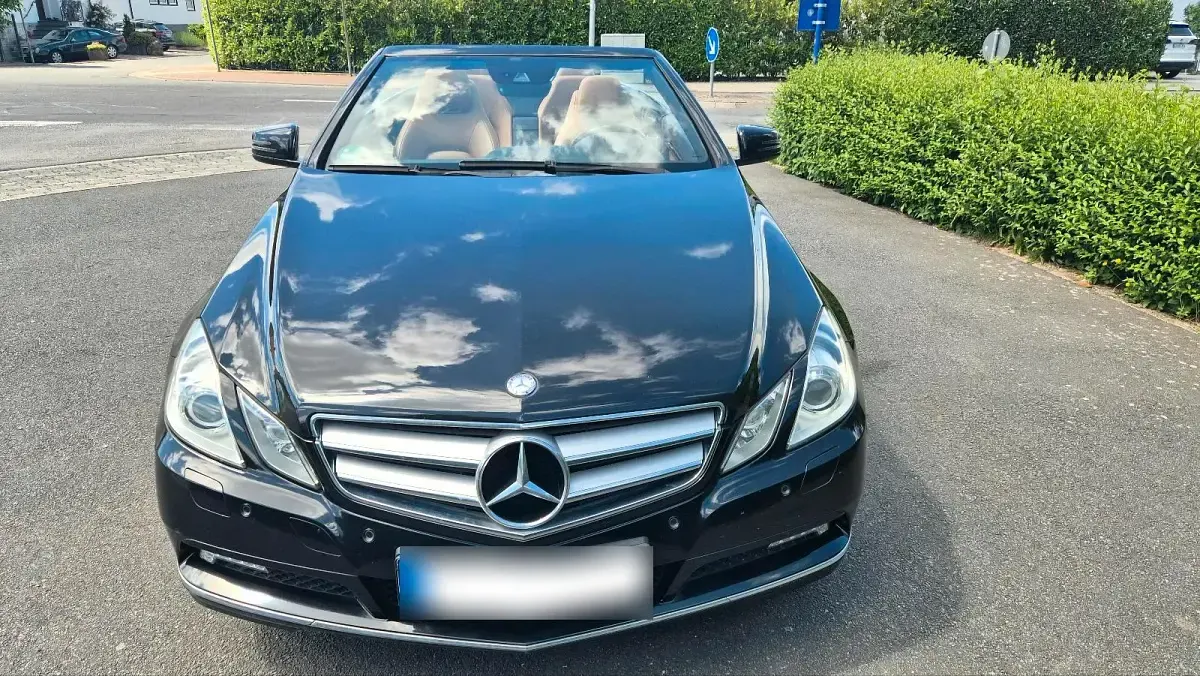 Gebraucht Mercedes E250 204 PS (150 kW) 2010 Schwarz Cabrio
