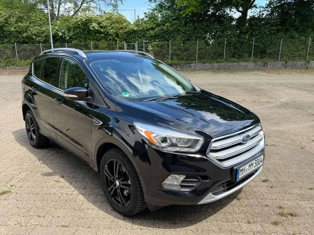 Używany Ford Kuga Titanium 150 KM (110 kW) 2017 Czarny SUV