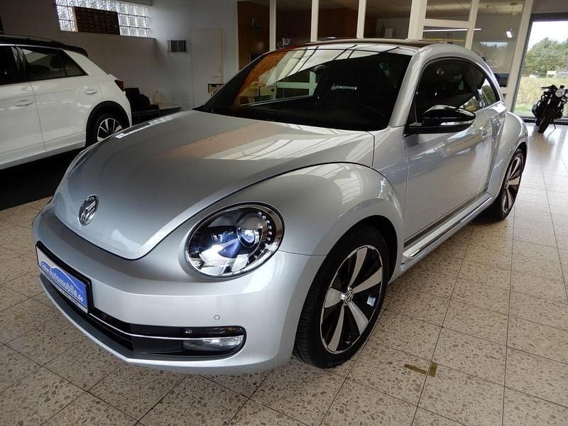 Silber Gebraucht 2015 VW Beetle CLUB Limousine | 13.980 € (Fairer Preis) - Bild 1/4