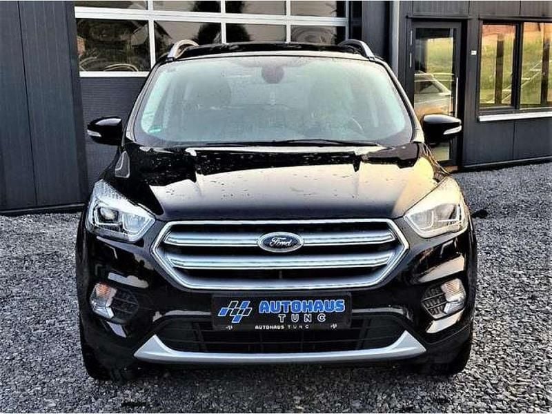 Gebraucht Ford Kuga 150 PS (110 kW) 2018 Iridiumschwarz metallic (metallic) SUV