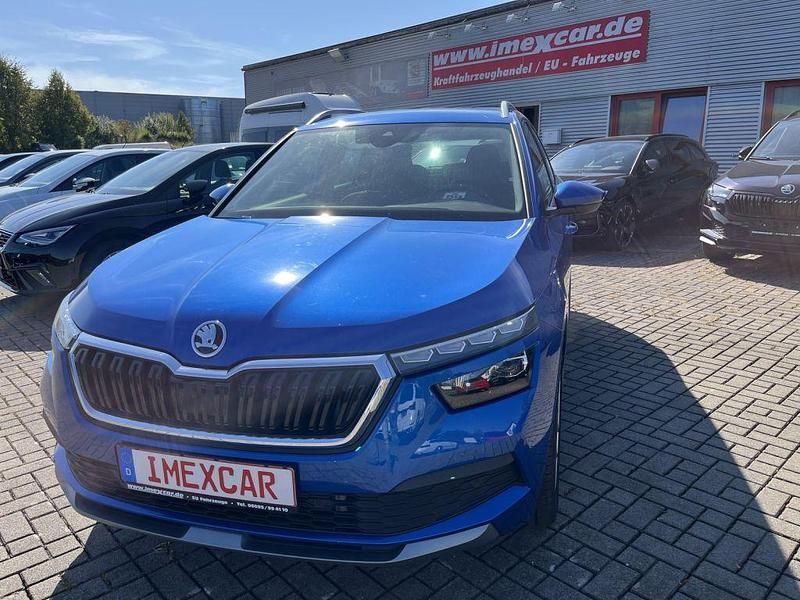 Race blue metallic (metallic) Gebraucht 2024 Skoda Kamiq Style SUV | 23.989 € (Fairer Preis) - Bild 1/4