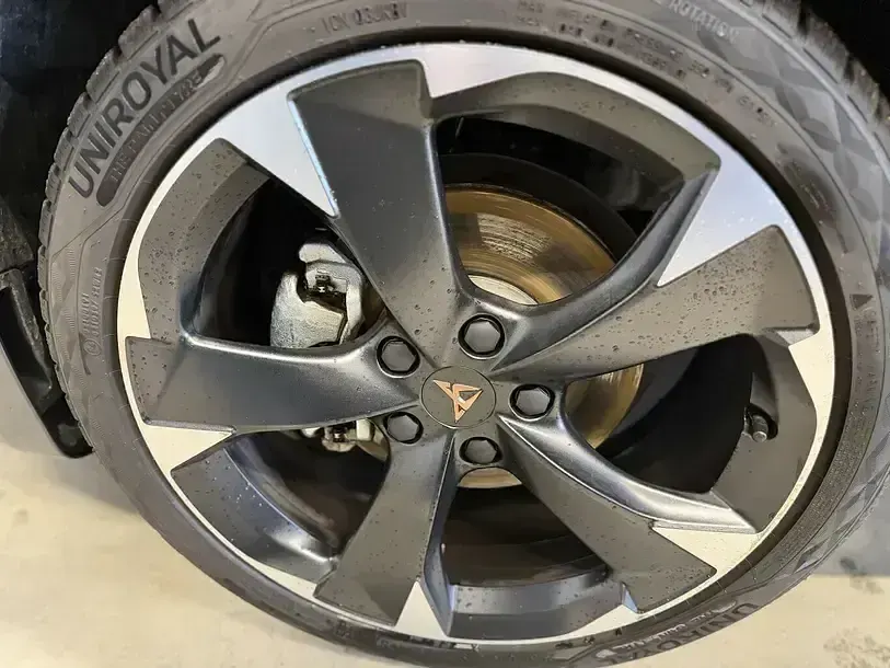 Używany Cupra Leon 150 KM (110 kW) 2025 Szary Sedan/Limuzyna