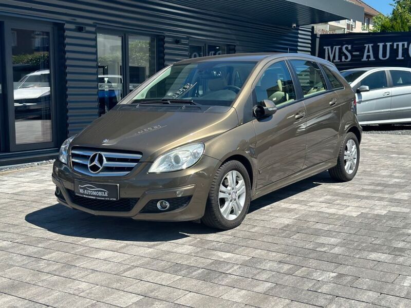 Braun Gebraucht 2008 Mercedes B180 Van / Kleinbus | 5.950 € (Fairer Preis) - Bild 1/2