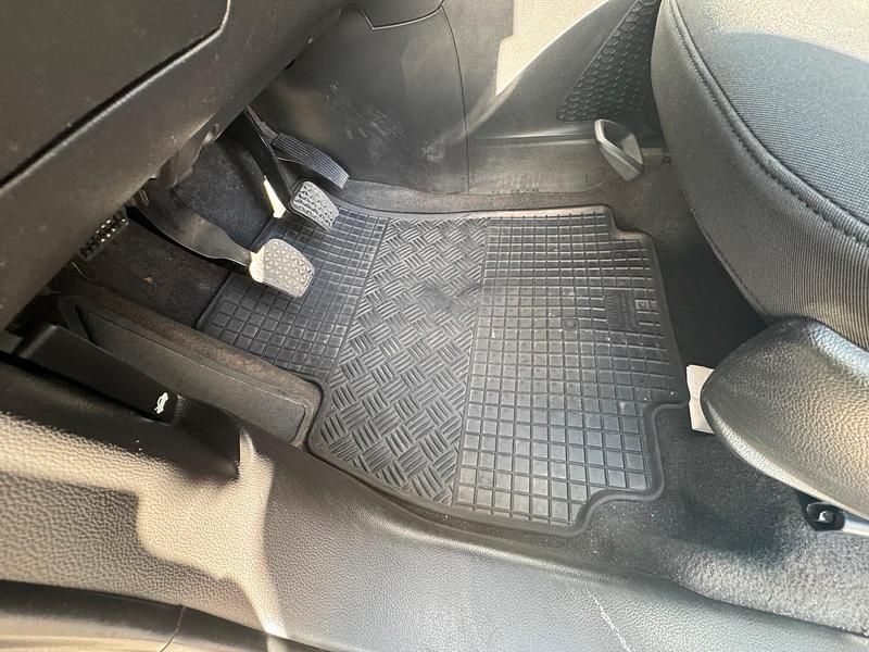 Gebraucht Chevrolet Orlando 141 PS (103 kW) 2011 Silber Van / Kleinbus