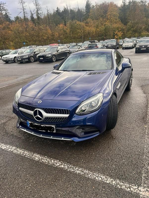 Blau Gebraucht 2019 Mercedes SLC300 Cabrio | 38.950 € (Teuer) - Bild 1/4