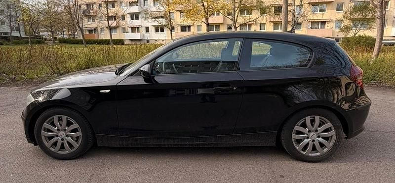 Second-hand BMW 116 122 CP (89 kW) 2010 Negru Hatchback