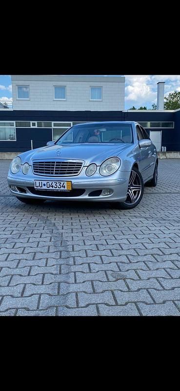 Gebraucht Mercedes E320 204 PS (150 kW) 2004 Silber Limousine