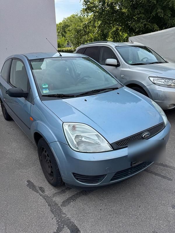 Blau Gebraucht 2007 Ford Fiesta Kleinwagen | 300 € - Bild 1/4