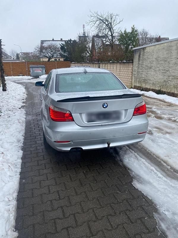 Gebraucht BMW 523 190 PS (139 kW) 2007 Silber Limousine