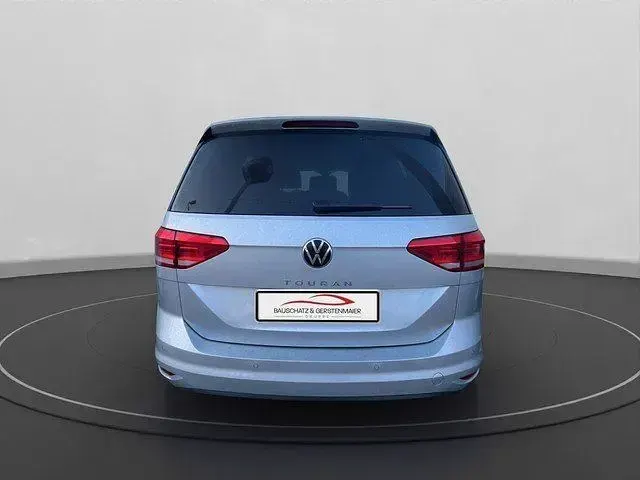Gebraucht VW Touran Move 150 PS (110 kW) 2024 Silber Van / Kleinbus