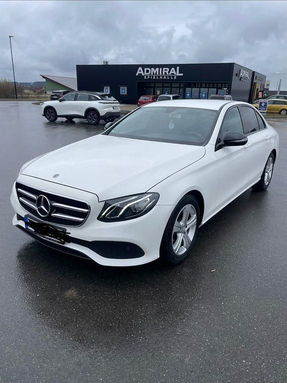 Gebraucht Mercedes E220 194 PS (142 kW) 2018 Weiß Limousine