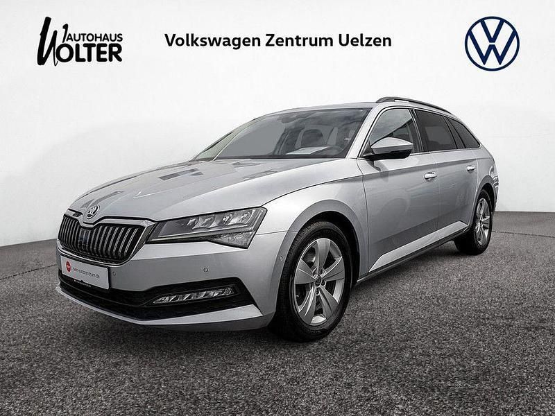 Brillantsilber Gebraucht 2022 Skoda Superb Ambition Kombi | 24.870 € (Etwas zu teuer) - Bild 1/4