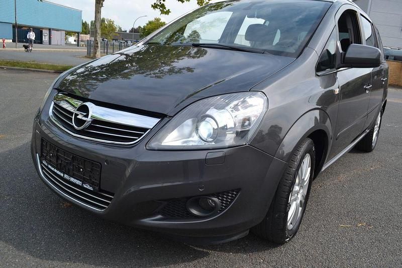 Gebraucht Opel Zafira Family 140 PS (102 kW) 2012 Grau Van / Kleinbus
