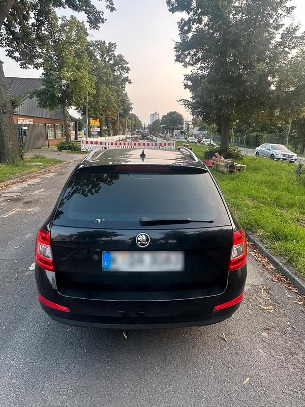 Gebraucht Skoda Octavia 110 PS (80 kW) 2016 Schwarz Kleinwagen