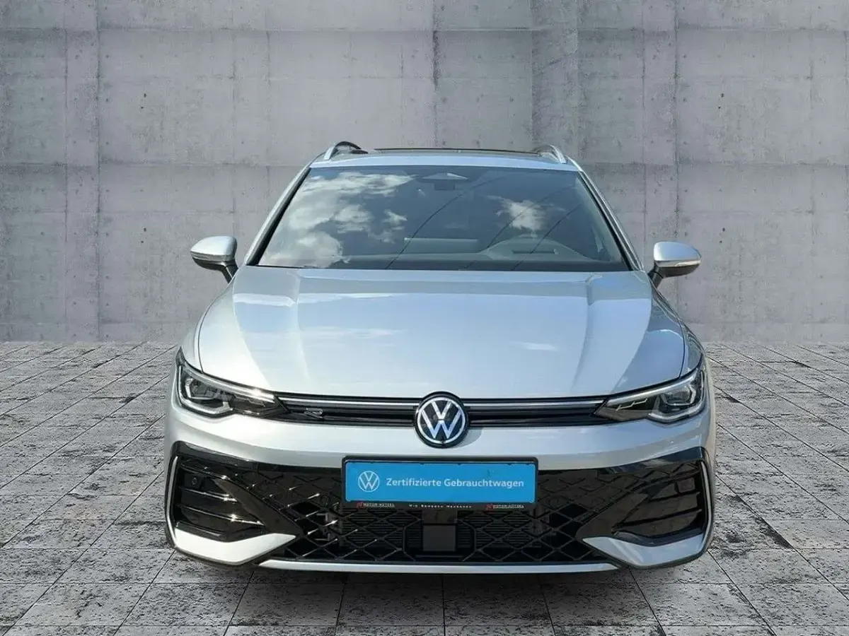 Gebraucht VW Golf VIII R-line 150 PS (110 kW) 2025 Silber Kombi