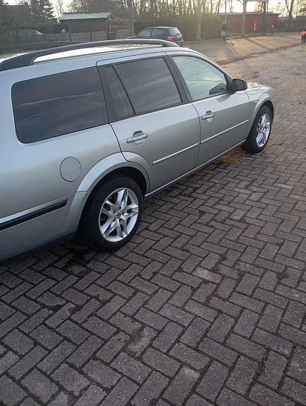 Gebraucht Ford Mondeo Ambiente 145 PS (106 kW) 2005 Grau Kombi