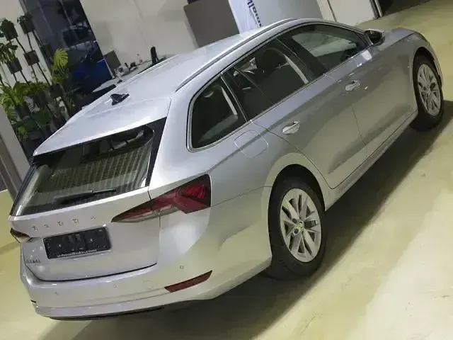 Gebraucht Skoda Octavia Style 150 PS (110 kW) 2023 Brilliantsilber metallic Kombi