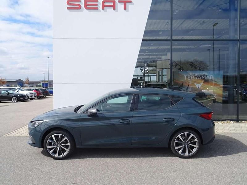 Fiord blau Neu 2025 Seat Leon Beats Limousine | 36.250 € (Teuer) - Bild 1/4